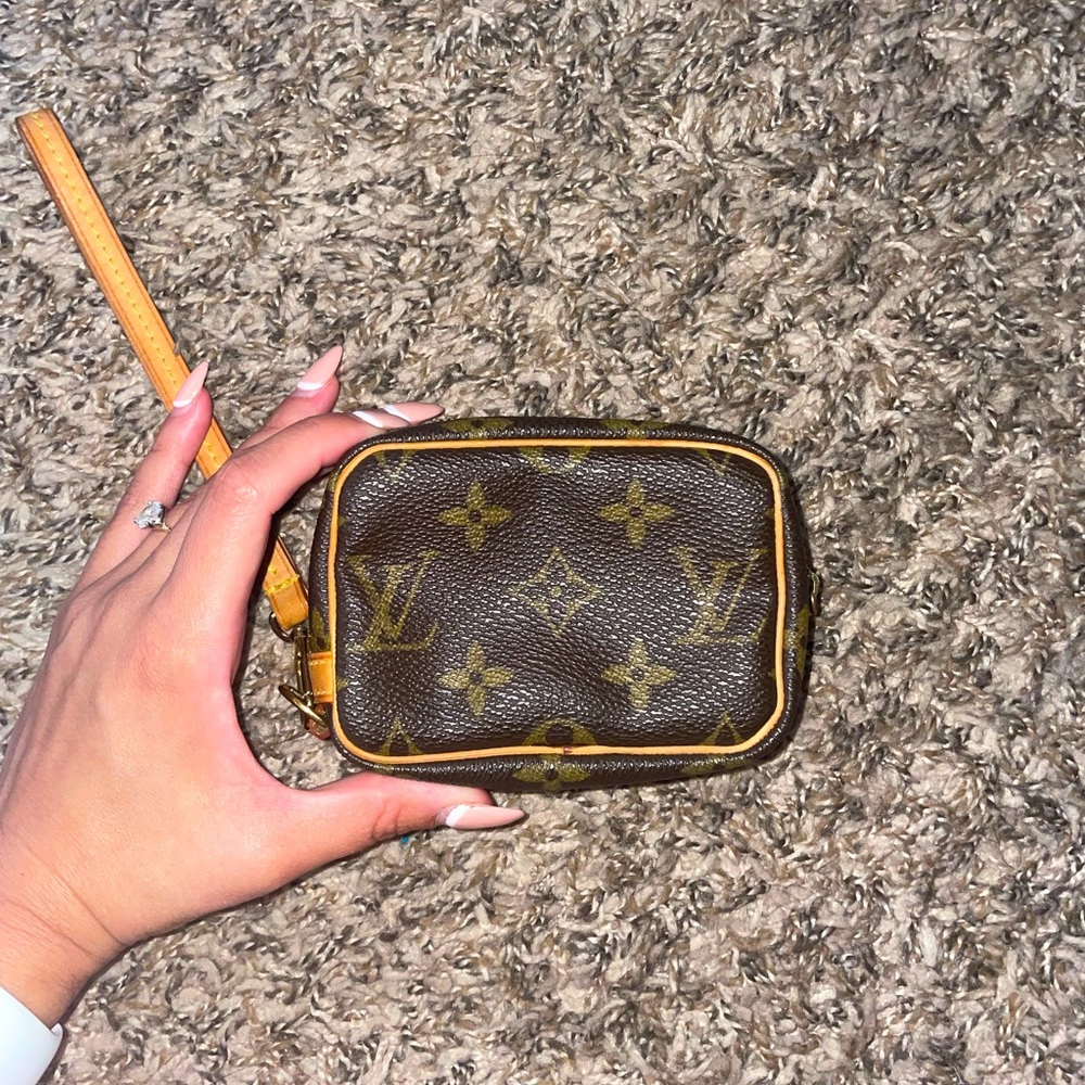 Louis Vuitton Wapity wristlet